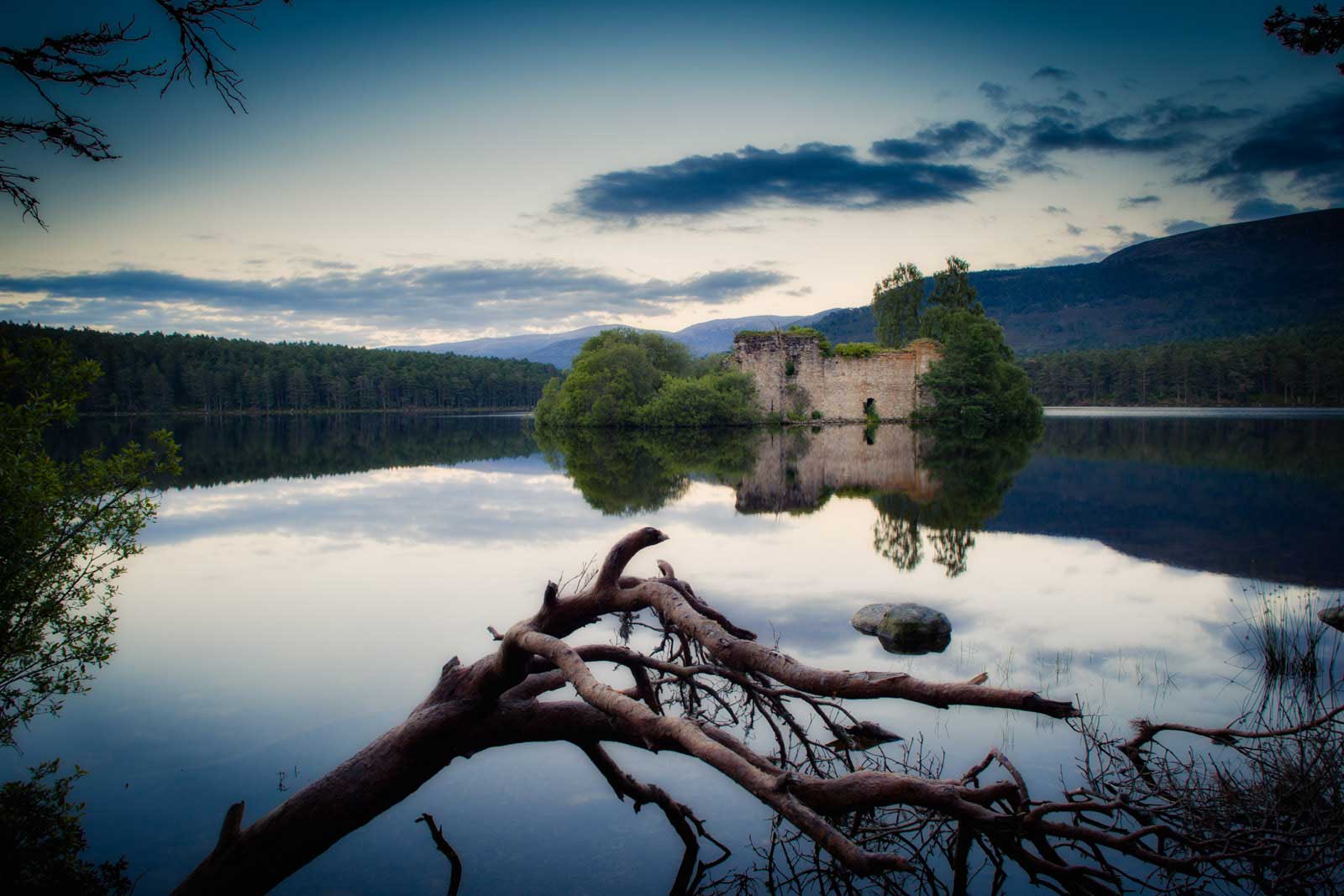 Loch-on-Eileen Castle in Scotland